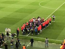 Không được Real xếp hàng chào mừng, Barca bày kế trả đũa