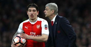 Sao Arsenal xuất hiện siêu lố trên sàn Catwalk