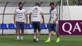 Messi và đồng đội tích cực tập luyện cho trận cầu sinh tử gặp Nigeria