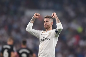 Bị Dani Alves từ chối bắt tay, Sergio Ramos phản ứng