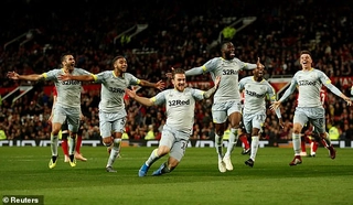 Video tổng hợp: MU 2-2 (pen 7-8) Derby County (Vòng 3 cúp Liên đoàn Anh 2018/19)