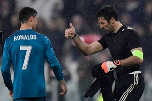 VIDEO: Buffon cười lớn khi nhớ về bàn thua trước Ronaldo tại Champions League