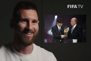 VIDEO: Lionel Messi bồi hồi nhìn lại khoảnh khắc vinh quang năm 2009