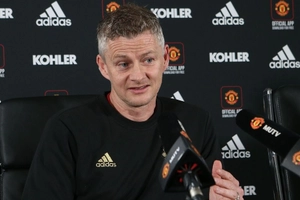 VIDEO: Solskjaer đánh mất niềm tin fan Quỷ Đỏ bằng những câu hứa suông