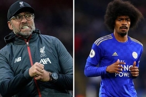 VIDEO: HLV Klopp tức giận đòi thẻ đỏ cho cầu thủ phạm lỗi với Salah