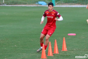 VIDEO: Văn Hậu cản phá dũng cảm như Vidic và Phil Jones