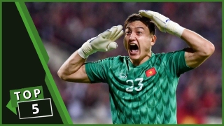 Top 5 bí mật thú vị của lá chắn thép Văn Lâm: Chàng Gấu Nga vững vàng sau khung gỗ