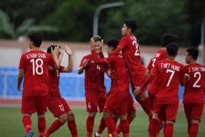 Video: Hà Đức Chinh đánh đầu mở tỉ số cho U22 Việt Nam