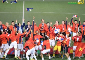 VIDEO: Xúc động với khoảnh khắc U22 Việt Nam nhận HCV SEA Games lịch sử