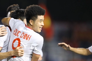 VIDEO: Hà Đức Chinh đánh đầu đẹp mắt, mở tỷ số cho U22 Việt Nam