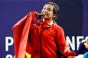 VIDEO: Tấm HCV SEA Games siêu ấn tượng và quả cảm của lực sĩ Phạm Thị Hồng Thanh
