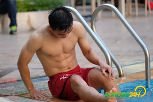 VIDEO: Sao U22 Việt Nam luyện công dưới nước chờ Indonesia