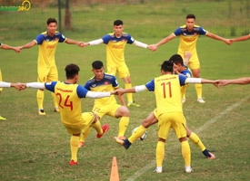 VIDEO: Cầu thủ U23 Việt Nam bị xâu kim trong buổi tập