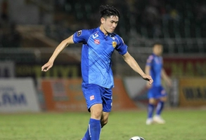 VIDEO: Tấn Sinh dứt điểm vô duyên đến khó tin trước khung thành trống Sài Gòn FC