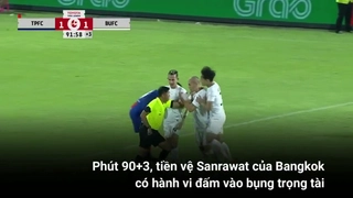 Tuyển thủ Thái Lan ăn thẻ đỏ vì ... đấm lén trọng tài