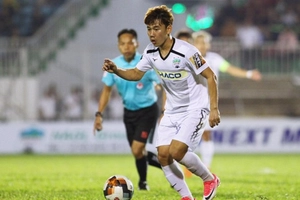 VIDEO: Văn Toàn kiến tạo, Minh Vương gỡ hòa 1-1 trận Nam Định vs HAGL