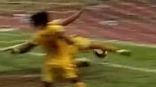 Cận cảnh tình huống gây tranh cãi nhất trận Thanh Hóa 3-2 Nam Định: Bóng đã qua vạch vôi cả mét?