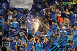 VIDEO: Fan Quảng Ninh đốt cháy Hàng Đẫy trong trận hoà 3-3