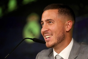 VIDEO: Buổi họp báo đầu tiên của Eden Hazard ở Real Madrid