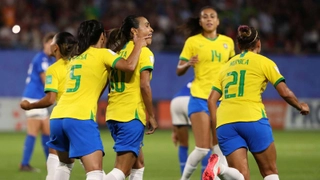 Huyền thoại Marta lập kỷ lục thế giới, nữ Brazil lách qua khe cửa hẹp vào vòng 1/8 World Cup