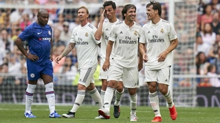 VIDEO: Song sát Raul vs Morientes tái hiện kỹ năng thượng hạng ở trận cầu huyền thoại Real 5-4 Chelsea