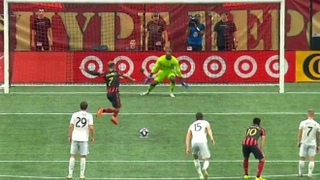 VIDEO: Cái kết đắng cho chàng tiền đạo tại Mỹ sút 11m như Quế Ngọc Hải