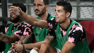 Ronaldo dự bị, Juventus mất mặt tại Hàn Quốc
