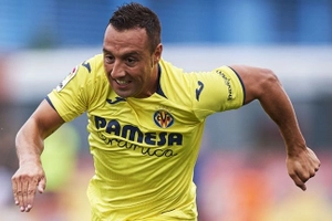 VIDEO: Ảo thuật gia Santi Carzola vẫn thể hiện kỹ năng thượng thừa sau chấn thương nghiêm trọng