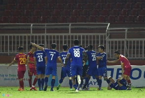 Màn bỏ bóng đá người thô bạo ở cúp quốc gia 2019