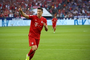 Schalke 0-3 Bayern Munich: Một tay Lewandowski mang về 3 điểm cho Hùm xám