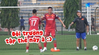 VIDEO: Trung vệ Quế Ngoc Hải bị thầy Lee thị phạm gay gắt trong buổi tập của tuyển Việt Nam