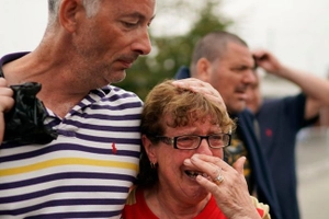 VIDEO: CĐV Bury FC bật khóc khi biết CLB bị xóa sổ tại Anh