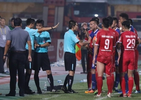 VIDEO: Toàn cảnh màn hỗn loạn cuối trận Viettel 2-1 Bình Dương