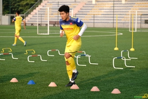 VIDEO: Hết vô duyên, Hà Đức Chinh gỡ hòa 1-1 cho U22 Việt Nam trước U22 UAE