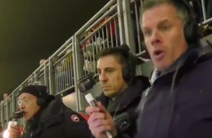 VIDEO: Biểu cảm trái ngược của Gary Neville và Jamie Carragher trong đại chiến Liverpool vs MU