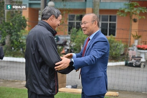 VIDEO: HLV Park vội vã tới thăm HLV Mai Đức Chung trước khi trở về Hàn Quốc