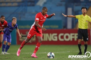 VIDEO quen thuộc: Đồng đội kiếm pen, Bruno ghi bàn chấm 11m