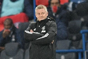 VIDEO: Solskjaer hồ hở khen học trò sau chiến thắng trước PSG