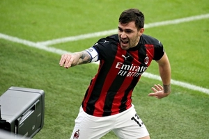 Thắng Fiorentina, AC Milan bảo vệ vững chắc ngôi vị số 1