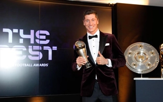 VIDEO: Khoảnh khắc Lewandowski vượt qua Ronaldo và Messi nhận giải THE BEST 2020