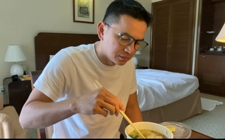 Kiatisuk đã tới Việt Nam, khoe ăn phở bò tại nơi cách ly