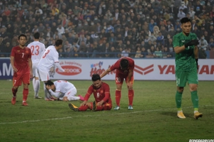 VIDEO: Pha phối hợp hay giữa Quang Hải - Công Phượng và cái kết