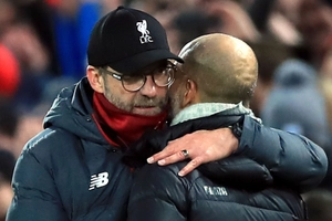 VIDEO: Klopp nói gì về khoảng cách 25 điểm và lệnh cấm với Man City?