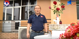 Video: HLV Park Hang Seo hướng dẫn rửa tay - Chung tay đẩy lùi Covid-19