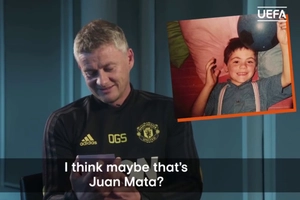 VIDEO: HLV Ole Solskjaer trổ tài đoán tên học trò qua ảnh thời trẻ trâu