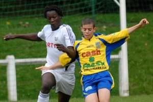 VIDEO: Hình thể bò mộng của Romelu Lukaku khi mới 14 tuổi