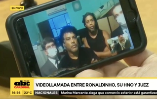 VIDEO: Khoảnh khắc Ronaldinho mừng rỡ khi được thông báo ra tù