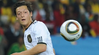 VIDEO: World Cup 2010: Khi Mesut Ozil bước ra ánh sáng