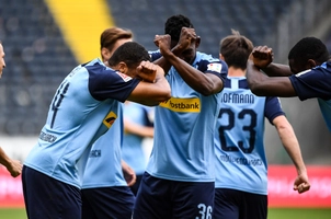 Frankfurt 1-3 Gladbach: Ghi bàn từ giây 34, Gladbach áp sát Top 2