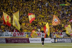 VIDEO: Trận cầu lịch sử Nam Định vs HAGL với đông đảo khán giả